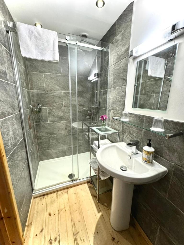 The Crown Inn West Down Extérieur photo